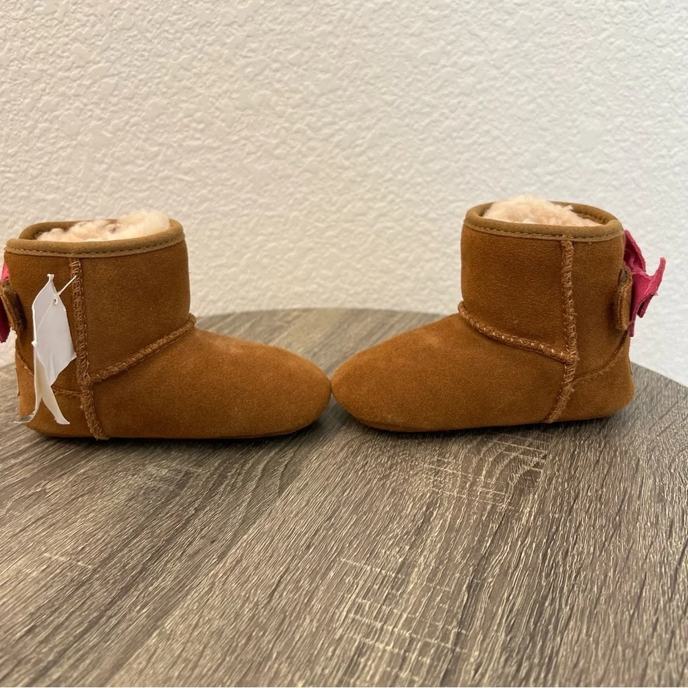 NEW UGG boots camel brown with Pink Bow- size 4/5